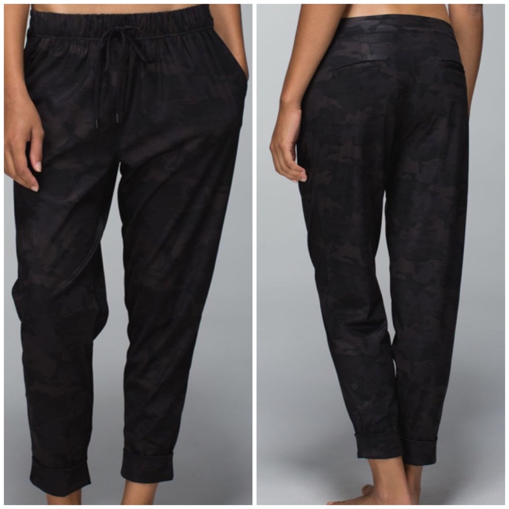 • EUC Lululemon Jet Crop *Print Savasana Camo Black Size 2